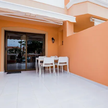Beachfront Bliss - Tenerife Royal Gardens Lejlighed *
