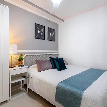 Beachfront Bliss - Tenerife Royal Gardens Apartment Playa de las Americas (Tenerife)