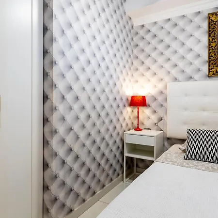 Апартаменты Beachfront Bliss - Tenerife Royal Gardens Плая-де-лас-Америкас