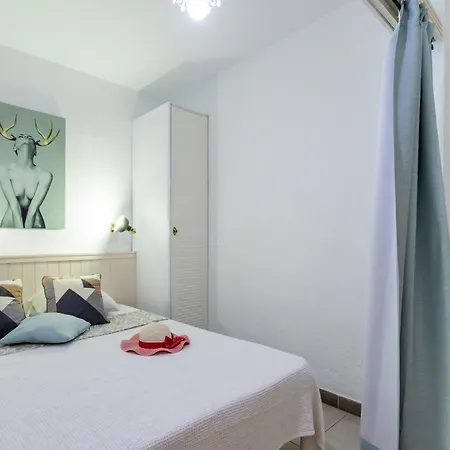 Апартаменты Beachfront Bliss - Tenerife Royal Gardens *