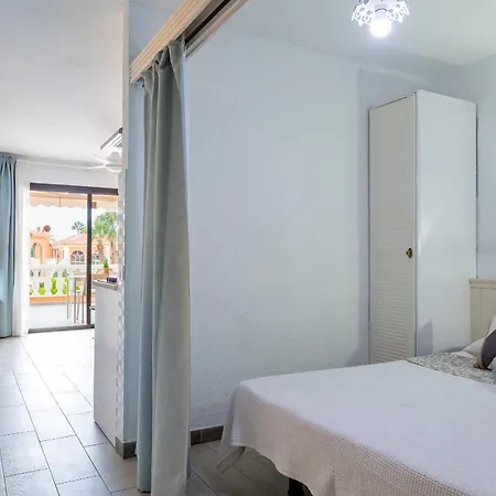 Beachfront Bliss - Tenerife Royal Gardens Апартаменты