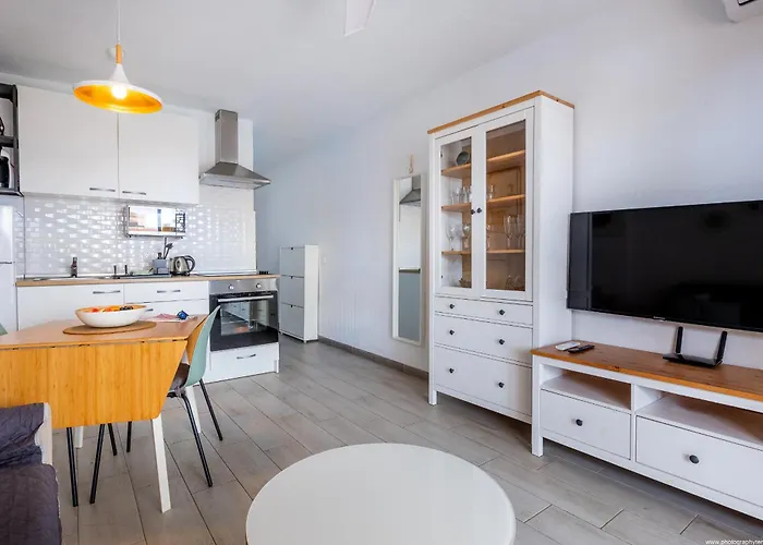 Beachfront Bliss - Tenerife Royal Gardens Apartment *